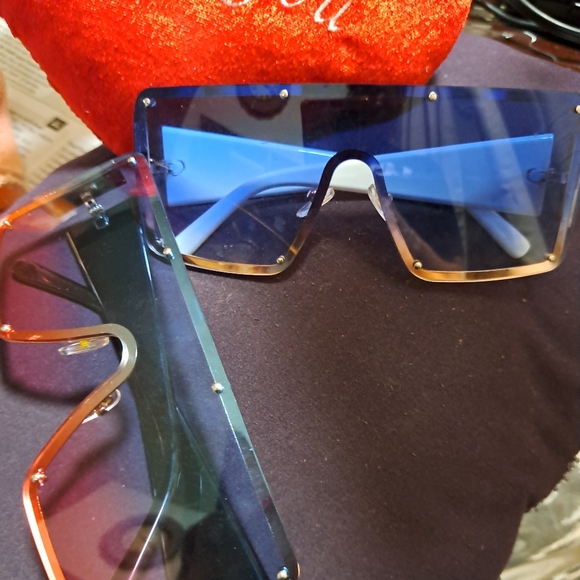 Unixexs glasses, they are wide double tones, one white and one black. each new . - Picture 6 of 7